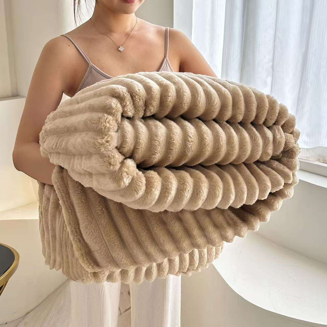 ただのやわらかさじゃない。一度使えば、手放せない。  夜を支配するブランケット。