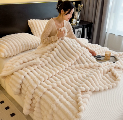 ただのやわらかさじゃない。一度使えば、手放せない。  夜を支配するブランケット。