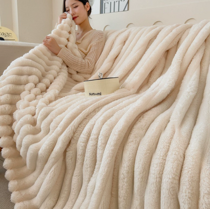 ただのやわらかさじゃない。一度使えば、手放せない。  夜を支配するブランケット。